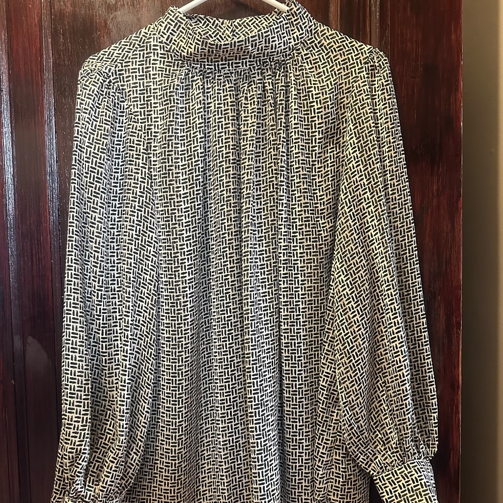 Gray and White Geometric Long-Sleeve Blouse with Black Geometric Weave NWOT